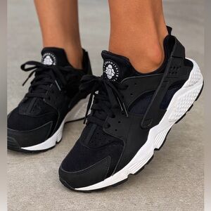 Nike Black Sneakers Modern Huarache Design